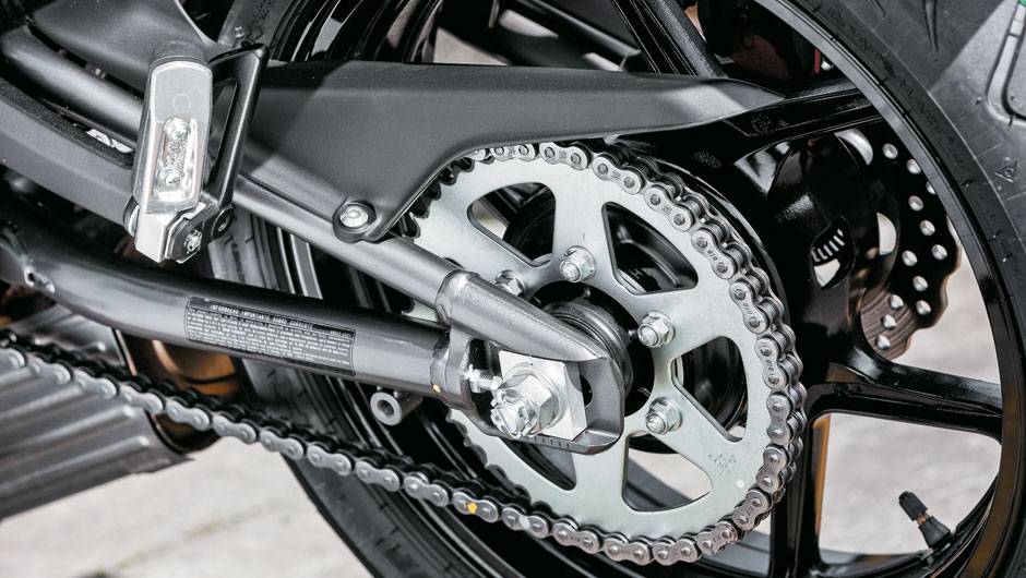 Transmissão por corrente e rodas de liga leve | <a href="https://beta-develop.quatrorodas.abril.com.br/moto/testes/kawasaki-ninja-650-702413.shtml" rel="migration">Leia mais</a> Transmissão por corrente e rodas de liga leve | <a href="https://beta-develop.quatrorodas.abril.com.br/moto/testes/kawasaki-ninja-650-702413.shtml" rel="migration">Leia mais</a>