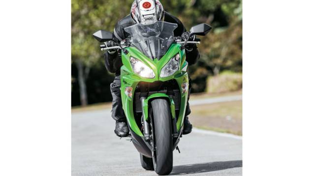 Piscas integrados à carenagem e cara de má | <a href="https://beta-develop.quatrorodas.abril.com.br/moto/testes/kawasaki-ninja-650-702413.shtml" rel="migration">Leia mais</a> Piscas integrados à carenagem e cara de má | <a href="https://beta-develop.quatrorodas.abril.com.br/moto/testes/kawasaki-ninja-650-702413.shtml" rel="migration">Leia mais</a>