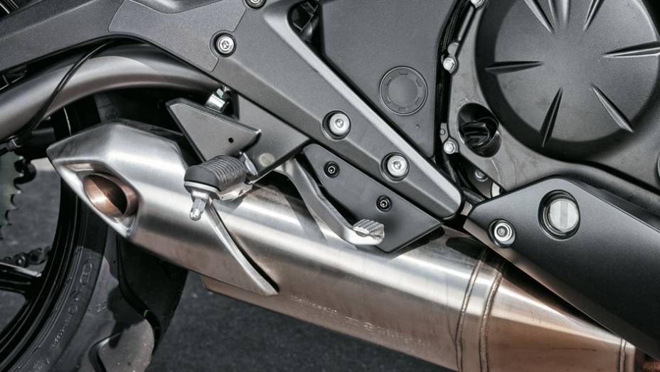 Pedaleiras mais recuadas que na ER-6n | <a href="https://beta-develop.quatrorodas.abril.com.br/moto/testes/kawasaki-ninja-650-702413.shtml" rel="migration">Leia mais</a> Pedaleiras mais recuadas que na ER-6n | <a href="https://beta-develop.quatrorodas.abril.com.br/moto/testes/kawasaki-ninja-650-702413.shtml" rel="migration">Leia mais</a>