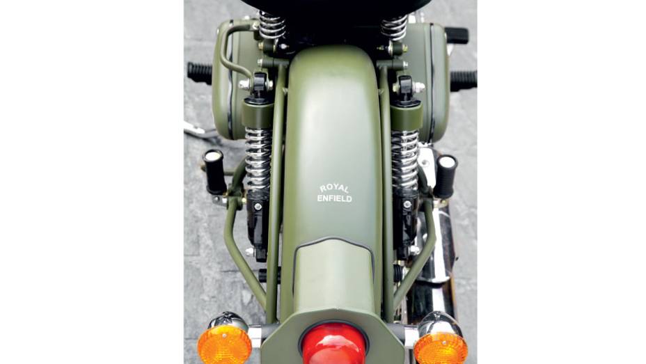 Molas sob o selim e nos amortecedores a gás | <a href="https://beta-develop.quatrorodas.abril.com.br/moto/testes/royal-enfield-classic-500-military-green-705420.shtml" rel="migration">Leia mais</a> Molas sob o selim e nos amortecedores a gás | <a href="https://beta-develop.quatrorodas.abril.com.br/moto/testes/royal-enfield-classic-500-military-green-705420.shtml" rel="migration">Leia mais</a>