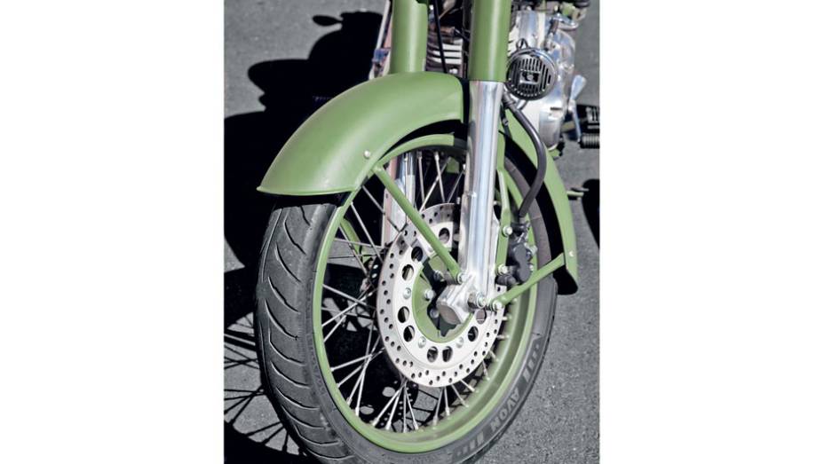 Freio a disco dianteiro é sempre bem-vindo | <a href="https://beta-develop.quatrorodas.abril.com.br/moto/testes/royal-enfield-classic-500-military-green-705420.shtml" rel="migration">Leia mais</a> Freio a disco dianteiro é sempre bem-vindo | <a href="https://beta-develop.quatrorodas.abril.com.br/moto/testes/royal-enfield-classic-500-military-green-705420.shtml" rel="migration">Leia mais</a>