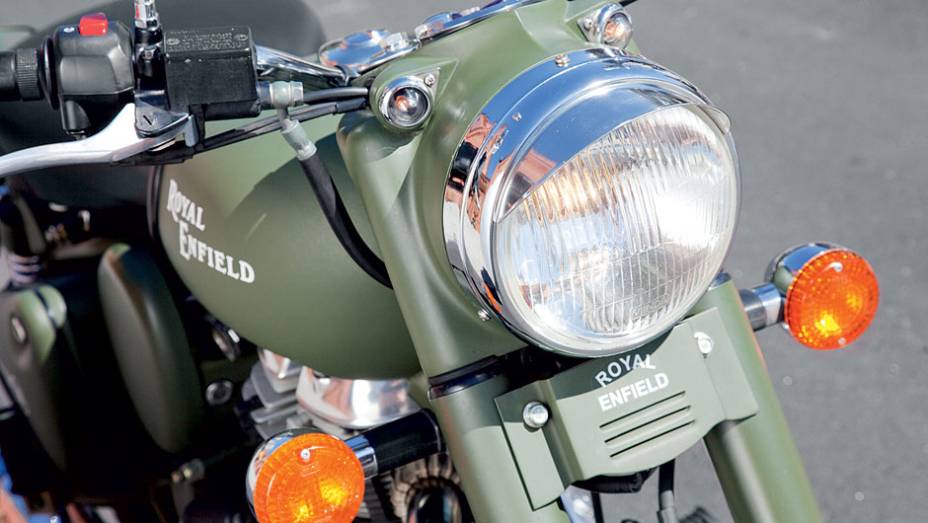 Grade retilínea sob farol com pestana destoa | <a href="https://beta-develop.quatrorodas.abril.com.br/moto/testes/royal-enfield-classic-500-military-green-705420.shtml" rel="migration">Leia mais</a> Grade retilínea sob farol com pestana destoa | <a href="https://beta-develop.quatrorodas.abril.com.br/moto/testes/royal-enfield-classic-500-military-green-705420.shtml" rel="migration">Leia mais</a>