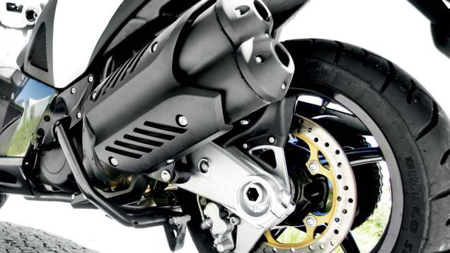 Ponteira opcional Arrow de carbono e titânio | <a href="https://beta-develop.quatrorodas.abril.com.br/moto/testes/aprilia-srv-850-713547.shtml" rel="migration">Leia mais</a> Ponteira opcional Arrow de carbono e titânio | <a href="https://beta-develop.quatrorodas.abril.com.br/moto/testes/aprilia-srv-850-713547.shtml" rel="migration">Leia mais</a>