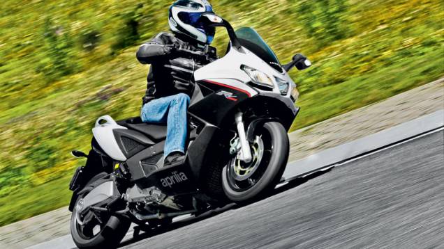 Estabilidade em curvas é capaz de humilhar esportivas | <a href="https://beta-develop.quatrorodas.abril.com.br/moto/testes/aprilia-srv-850-713547.shtml" rel="migration">Leia mais</a> Estabilidade em curvas é capaz de humilhar esportivas | <a href="https://beta-develop.quatrorodas.abril.com.br/moto/testes/aprilia-srv-850-713547.shtml" rel="migration">Leia mais</a>