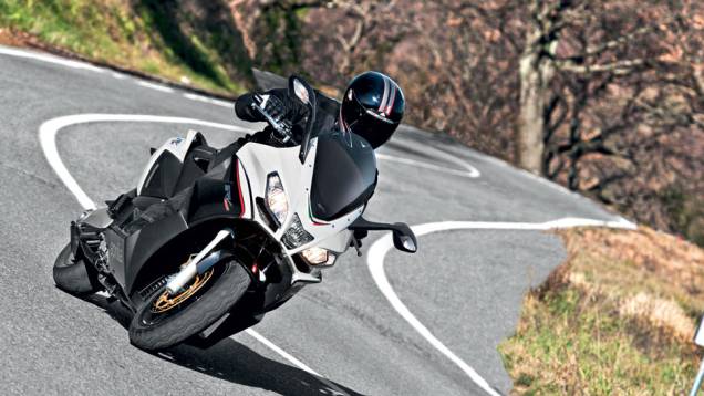 Câmbio CVT não prejudica o desempenho | <a href="https://beta-develop.quatrorodas.abril.com.br/moto/testes/aprilia-srv-850-713547.shtml" rel="migration">Leia mais</a> Câmbio CVT não prejudica o desempenho | <a href="https://beta-develop.quatrorodas.abril.com.br/moto/testes/aprilia-srv-850-713547.shtml" rel="migration">Leia mais</a>