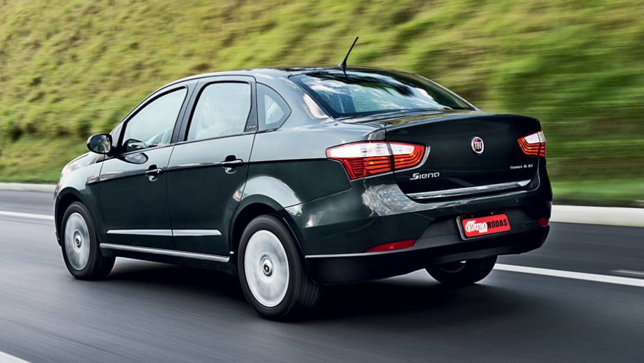 Linhas do Siena camuflam sua origem. Ele é parente do Palio | <a href="https://beta-develop.quatrorodas.abril.com.br/carros/comparativos/sedas-automaticos-cobalt-x-siena-x-voyage-704089.shtml" rel="migration">Leia mais</a> Linhas do Siena camuflam sua origem. Ele é parente do Palio | <a href="https://beta-develop.quatrorodas.abril.com.br/carros/comparativos/sedas-automaticos-cobalt-x-siena-x-voyage-704089.shtml" rel="migration">Leia mais</a>