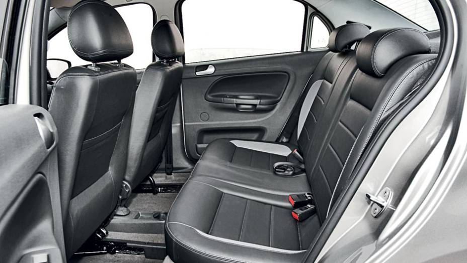 Voyage tem o menor espaço traseiro e a espuma do assento é rígida demais | <a href="https://beta-develop.quatrorodas.abril.com.br/carros/comparativos/sedas-automaticos-cobalt-x-siena-x-voyage-704089.shtml" rel="migration">Leia mais</a> Voyage tem o menor espaço traseiro e a espuma do assento é rígida demais | <a href="https://beta-develop.quatrorodas.abril.com.br/carros/comparativos/sedas-automaticos-cobalt-x-siena-x-voyage-704089.shtml" rel="migration">Leia mais</a>