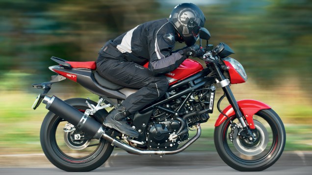 M&aacute;xima de 180 km/h, excelente para a proposta | <a href="https://beta-develop.quatrorodas.abril.com.br/moto/testes/kasinski-comet-gt-650-730928.shtml" rel="migration">Leia mais</a>