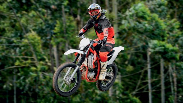 Apesar do garfo convencional, a Cami absorve bem os saltos | <a href="https://beta-develop.quatrorodas.abril.com.br/moto/testes/gas-gas-ec-250f-cami-730784.shtml" rel="migration">Leia mais</a> Apesar do garfo convencional, a Cami absorve bem os saltos | <a href="https://beta-develop.quatrorodas.abril.com.br/moto/testes/gas-gas-ec-250f-cami-730784.shtml" rel="migration">Leia mais</a>
