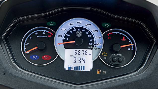 Painel agradável e com bom nível de informações: conta-giros, velocímetro, termômetro e LCD | <a href="%20https://beta-develop.quatrorodas.abril.com.br/moto/testes/dafra-citicom-300i-x-suzuki-burgman-730676.shtmll" rel="migration">Leia mais</a> Painel agradável e com bom nível de informações: conta-giros, velocímetro, termômetro e LCD | <a href="%20https://beta-develop.quatrorodas.abril.com.br/moto/testes/dafra-citicom-300i-x-suzuki-burgman-730676.shtmll" rel="migration">Leia mais</a>