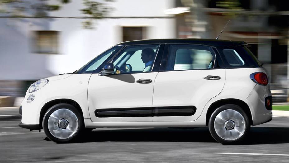 Mais que duas portas, ele ganhou perfil monovolume | <a href="https://beta-develop.quatrorodas.abril.com.br/carros/impressoes/fiat-500l-725497.shtml" rel="migration">Leia mais</a> Mais que duas portas, ele ganhou perfil monovolume | <a href="https://beta-develop.quatrorodas.abril.com.br/carros/impressoes/fiat-500l-725497.shtml" rel="migration">Leia mais</a>