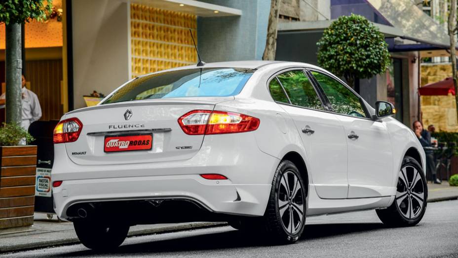 O Fluence GT terá só três cores: Branco Glacier, Vermelho Fogo e Preto Nacré | <a href="https://beta-develop.quatrorodas.abril.com.br/carros/lancamentos/renault-fluence-gt-725198.shtml" rel="migration">>Leia mais</a>