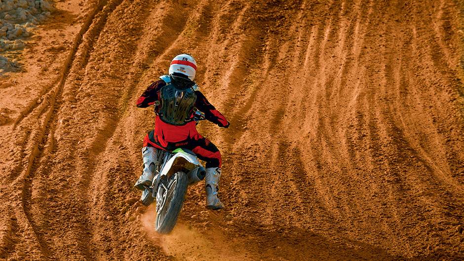 O motor da KX 450F despeja potência de forma bem linear | <a href="https://beta-develop.quatrorodas.abril.com.br/moto/testes/kawasaki-kx-250f-kx-450f-741846.shtml" rel="migration">Leia mais</a> O motor da KX 450F despeja potência de forma bem linear | <a href="https://beta-develop.quatrorodas.abril.com.br/moto/testes/kawasaki-kx-250f-kx-450f-741846.shtml" rel="migration">Leia mais</a>