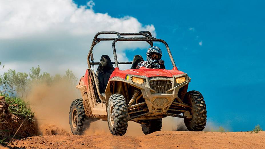 RZR S 800: desempenho de carro de rali | <a href="https://beta-develop.quatrorodas.abril.com.br/moto/testes/atv-utv-polaris-2013-742351.shtml" rel="migration">Leia mais</a>