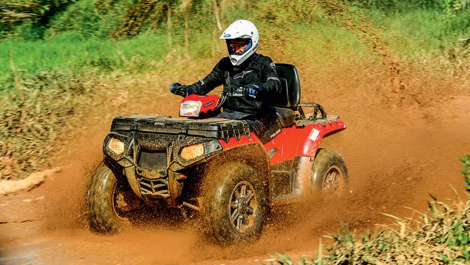 Sportsman Touring 850 EPS: tem freio-motor | <a href="https://beta-develop.quatrorodas.abril.com.br/moto/testes/atv-utv-polaris-2013-742351.shtml" rel="migration">Leia mais</a>