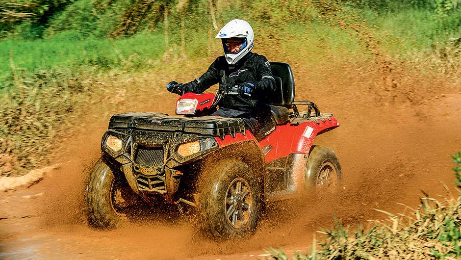 Sportsman Touring 850 EPS: tem freio-motor | <a href="https://beta-develop.quatrorodas.abril.com.br/moto/testes/atv-utv-polaris-2013-742351.shtml" rel="migration">Leia mais</a>