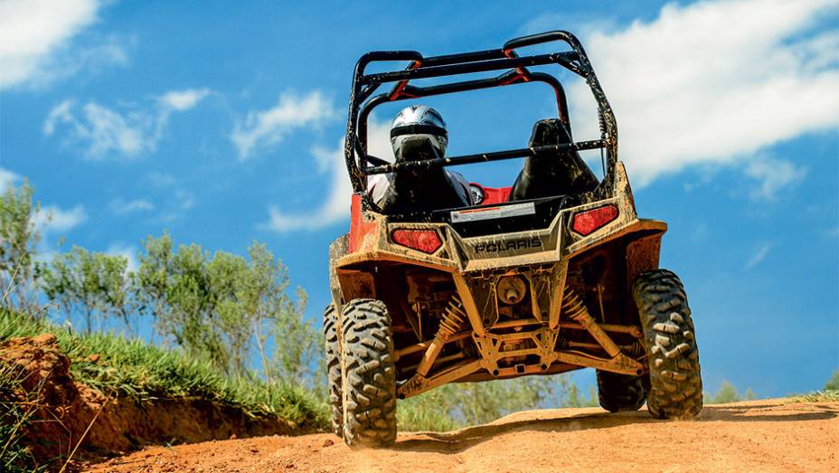 Ranger RZR S 800: suspensões independentes | <a href="https://beta-develop.quatrorodas.abril.com.br/moto/testes/atv-utv-polaris-2013-742351.shtml" rel="migration">Leia mais</a>