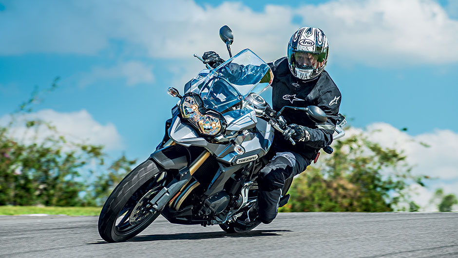 Tiger 1200: Fly by Wire ou acelerador eletr&ocirc;nico. Ligeira! | <a href="https://beta-develop.quatrorodas.abril.com.br/moto/testes/linha-triumph-2013-741889.shtml" rel="migration">Leia mais</a>