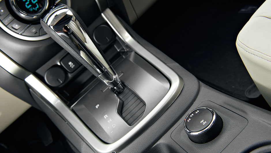 Bot&atilde;o girat&oacute;rio controla o acionamento da tra&ccedil;&atilde;o | <a href="https://beta-develop.quatrorodas.abril.com.br/carros/testes/chevrolet-trailblazer-729755.shtml" rel="migration">Leia mais</a>