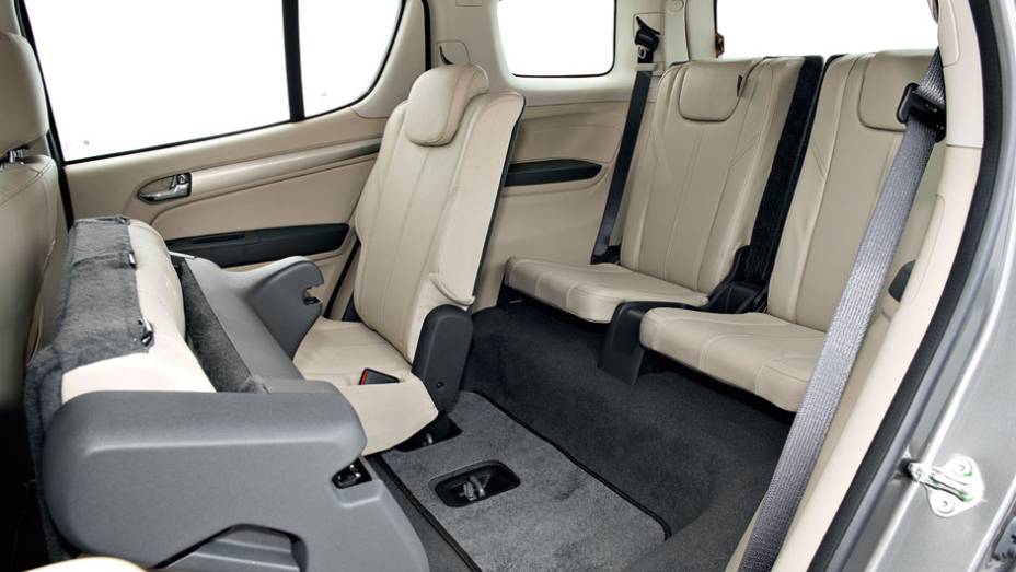 Terceira fileira comporta dois adultos de até 1,70 metro | <a href="https://beta-develop.quatrorodas.abril.com.br/carros/testes/chevrolet-trailblazer-729755.shtml" rel="migration">Leia mais</a> Terceira fileira comporta dois adultos de até 1,70 metro | <a href="https://beta-develop.quatrorodas.abril.com.br/carros/testes/chevrolet-trailblazer-729755.shtml" rel="migration">Leia mais</a>