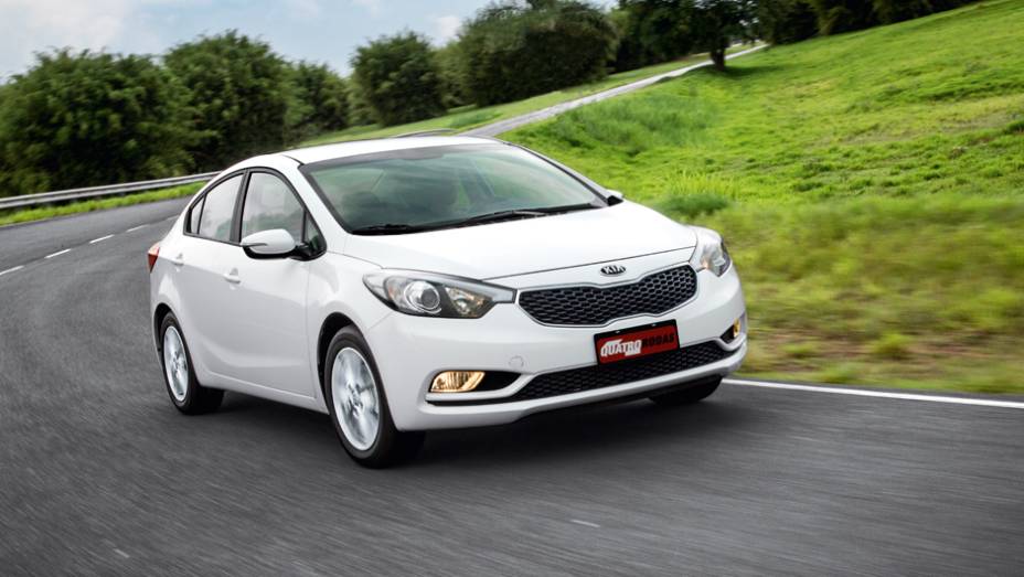 Nova geração do Cerato está com o visual dos sedãs optima e Cadenza | <a href="https://beta-develop.quatrorodas.abril.com.br/carros/testes/kia-cerato-732756.shtml" rel="migration">Leia mais</a>