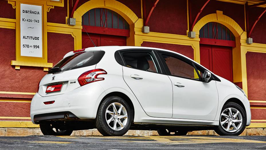 Cheio de bons atributos, hatch faz jus ao legado deixado pelo 206 | <a href="https://beta-develop.quatrorodas.abril.com.br/carros/comparativos/fiesta-x-208-x-c3-749647.shtml" rel="migration">Leia mais</a> Cheio de bons atributos, hatch faz jus ao legado deixado pelo 206 | <a href="https://beta-develop.quatrorodas.abril.com.br/carros/comparativos/fiesta-x-208-x-c3-749647.shtml" rel="migration">Leia mais</a>