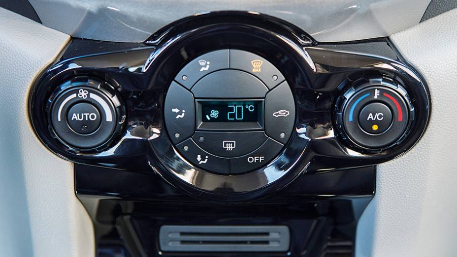 S&oacute; ligue o ar com o motor quente, pois o consumo &eacute; maior na fase fria. | <a href="https://beta-develop.quatrorodas.abril.com.br/reportagens/geral/viloes-consumo-841540.shtml" target="_blank" rel="migration">Leia mais</a>