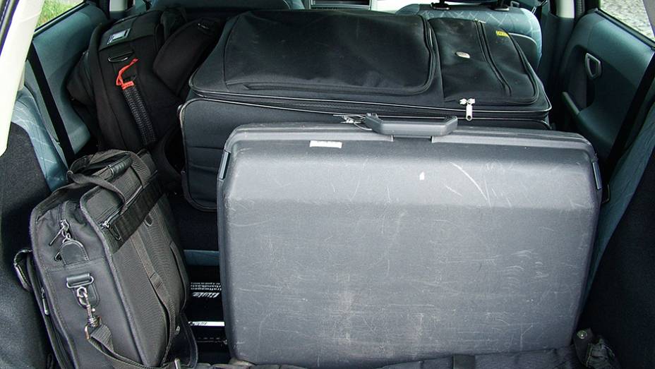 Livre-se do peso extra. Objetos esquecidos pelo carro são inimigos da eficiência energética. | <a href="https://beta-develop.quatrorodas.abril.com.br/reportagens/geral/viloes-consumo-841540.shtml" target="_blank" rel="migration">Leia mais</a> Livre-se do peso extra. Objetos esquecidos pelo carro são inimigos da eficiência energética. | <a href="https://beta-develop.quatrorodas.abril.com.br/reportagens/geral/viloes-consumo-841540.shtml" target="_blank" rel="migration">Leia mais</a>