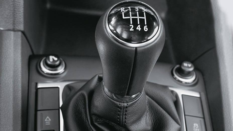 Mantenha o veículo engatado nas descidas. Descer em ponto morto é perigoso e piora o consumo. | <a href="https://beta-develop.quatrorodas.abril.com.br/reportagens/geral/viloes-consumo-841540.shtml" target="_blank" rel="migration">Leia mais</a> Mantenha o veículo engatado nas descidas. Descer em ponto morto é perigoso e piora o consumo. | <a href="https://beta-develop.quatrorodas.abril.com.br/reportagens/geral/viloes-consumo-841540.shtml" target="_blank" rel="migration">Leia mais</a>