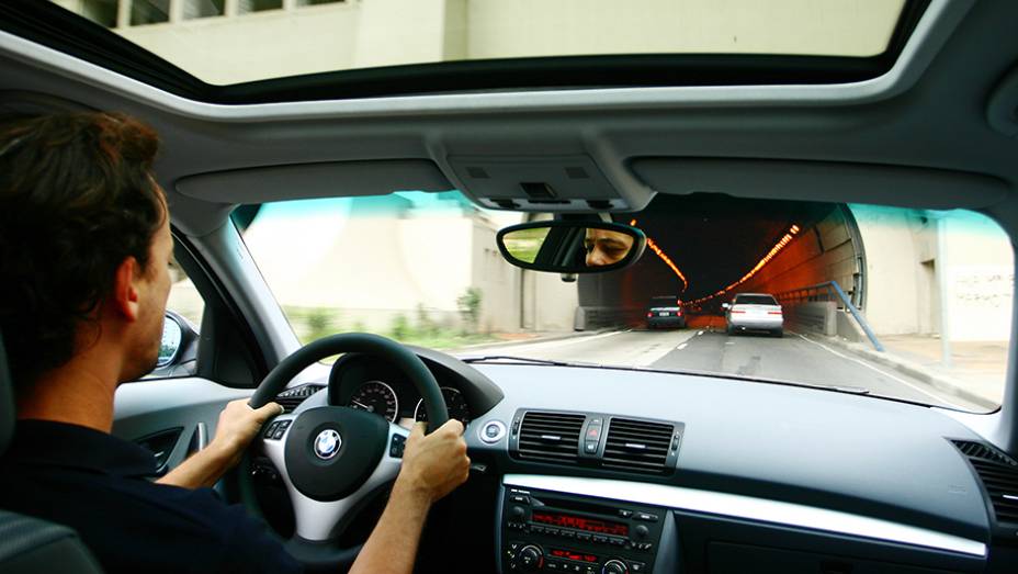 Esquentar o carro &eacute; desnecess&aacute;rio. Ligue e ande. Basta n&atilde;o abusar do acelerador com o carro frio. | <a href="https://beta-develop.quatrorodas.abril.com.br/reportagens/geral/viloes-consumo-841540.shtml" target="_blank" rel="migration">Leia mais</a>