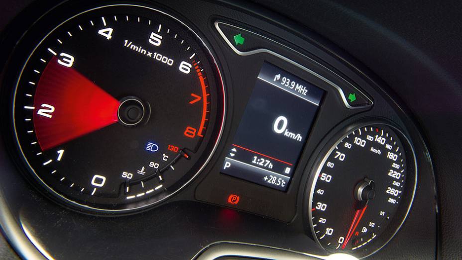 Rota&ccedil;&atilde;o elevada do motor eleva o consumo. Prefira marchas altas e aproveite a in&eacute;rcia do ve&iacute;culo. | <a href="https://beta-develop.quatrorodas.abril.com.br/reportagens/geral/viloes-consumo-841540.shtml" target="_blank" rel="migration">Leia mais</a>