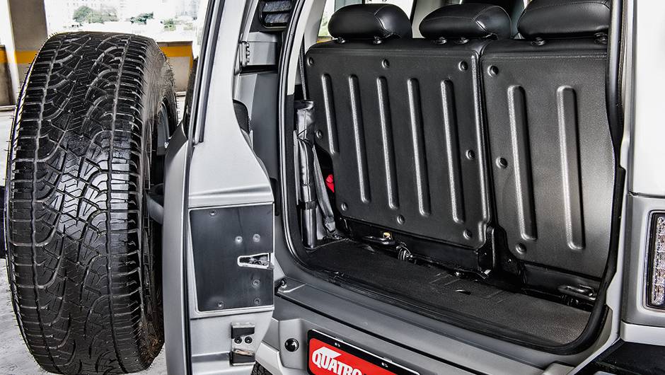 <a href="https://beta-develop.quatrorodas.abril.com.br//carros/comparativos/troller-t4-x-jeep-renegade-890323.shtml" target="_blank" rel="migration">Leia mais</a> <a href="https://beta-develop.quatrorodas.abril.com.br//carros/comparativos/troller-t4-x-jeep-renegade-890323.shtml" target="_blank" rel="migration">Leia mais</a>