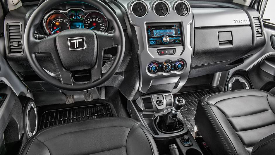 <a href="https://beta-develop.quatrorodas.abril.com.br//carros/comparativos/troller-t4-x-jeep-renegade-890323.shtml" target="_blank" rel="migration">Leia mais</a> <a href="https://beta-develop.quatrorodas.abril.com.br//carros/comparativos/troller-t4-x-jeep-renegade-890323.shtml" target="_blank" rel="migration">Leia mais</a>