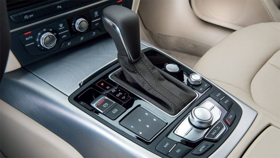 ... que podem ser selecionados pelo bot&atilde;o central no console | <a href="https://beta-develop.quatrorodas.abril.com.br/carros/testes/audi-a6-2-0-tfsi-898260.shtml" target="_blank" rel="migration">Leia mais</a>