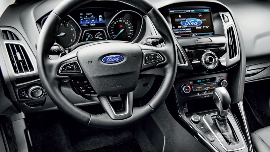 Comandos &agrave; m&atilde;o e painel emborrachado agrad&aacute;vel ao toque | <a href="https://beta-develop.quatrorodas.abril.com.br/carros/testes/ford-focus-fastback-titanium-plus-898220.shtml" target="_blank" rel="migration">Leia mais</a>