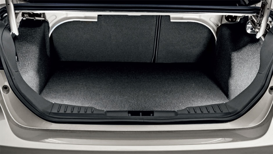 Porta-malas: 421 litros, um abaixo da m&eacute;dia do segmento | <a href="https://beta-develop.quatrorodas.abril.com.br/carros/testes/ford-focus-fastback-titanium-plus-898220.shtml" target="_blank" rel="migration">Leia mais</a>