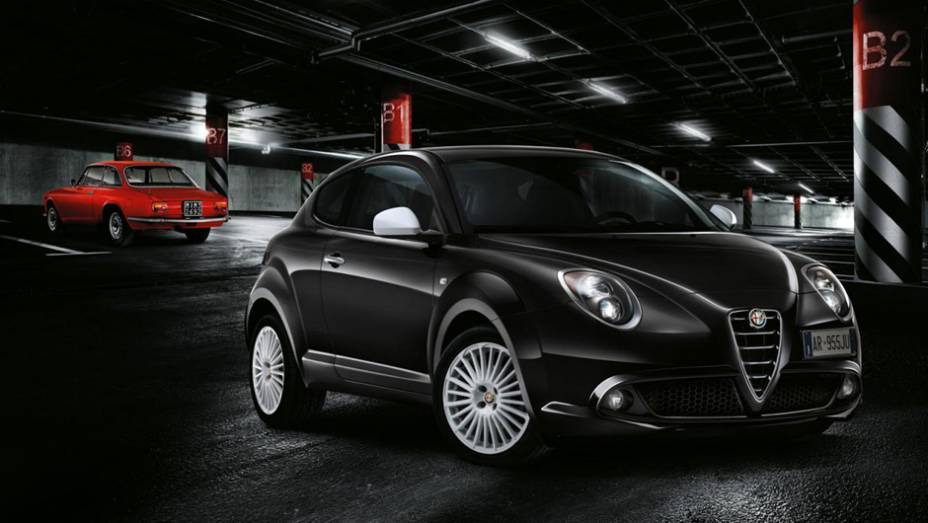 O hatch marca pela esportividade evidente no desenho da carroceria | <a href="https://beta-develop.quatrorodas.abril.com.br/noticias/saloes/paris-2014/alfa-romeo-apresenta-mito-junior-803979.shtml" rel="migration">Leia mais</a>