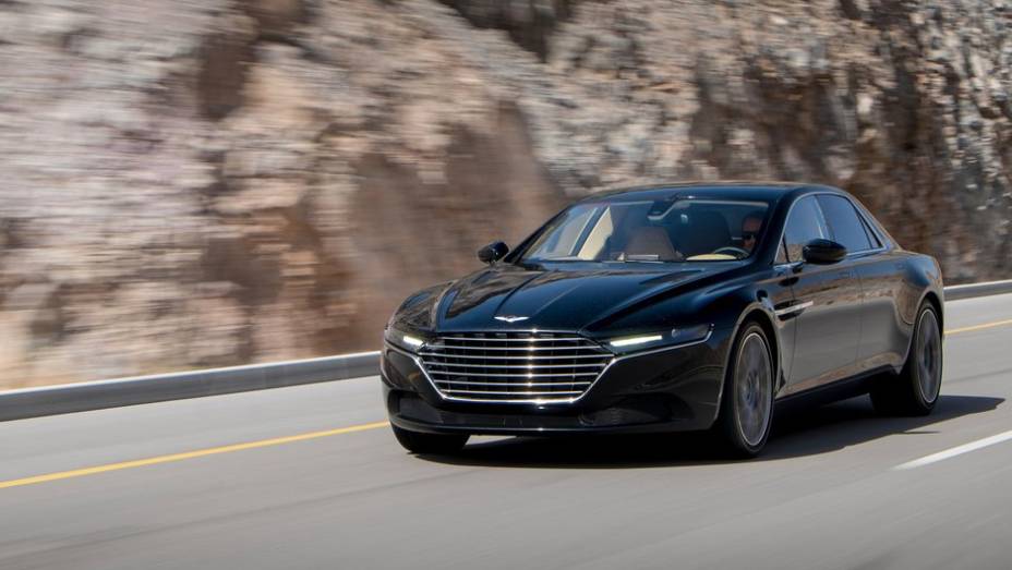 Chamado por Lagonda Taraf, o carro está confirmado em países do oriente médio | <a href="https://beta-develop.quatrorodas.abril.com.br/noticias/fabricantes/aston-martin-lanca-lagonda-dubai-812357.shtml" rel="migration">Leia mais</a>