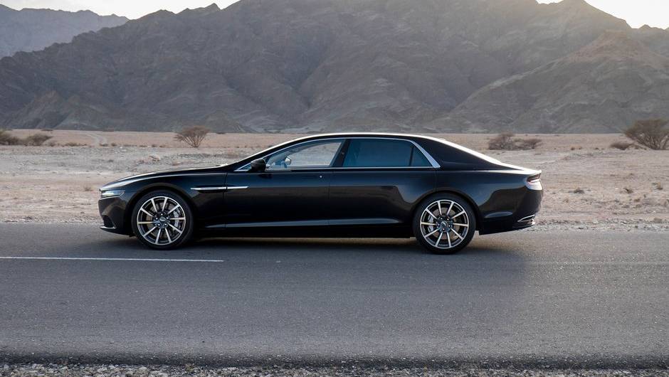 Por&eacute;m seu lan&ccedil;amento em outros mercados n&atilde;o foi descartado pela Aston Martin | <a href="https://beta-develop.quatrorodas.abril.com.br/noticias/fabricantes/aston-martin-lanca-lagonda-dubai-812357.shtml" rel="migration">Leia mais</a>