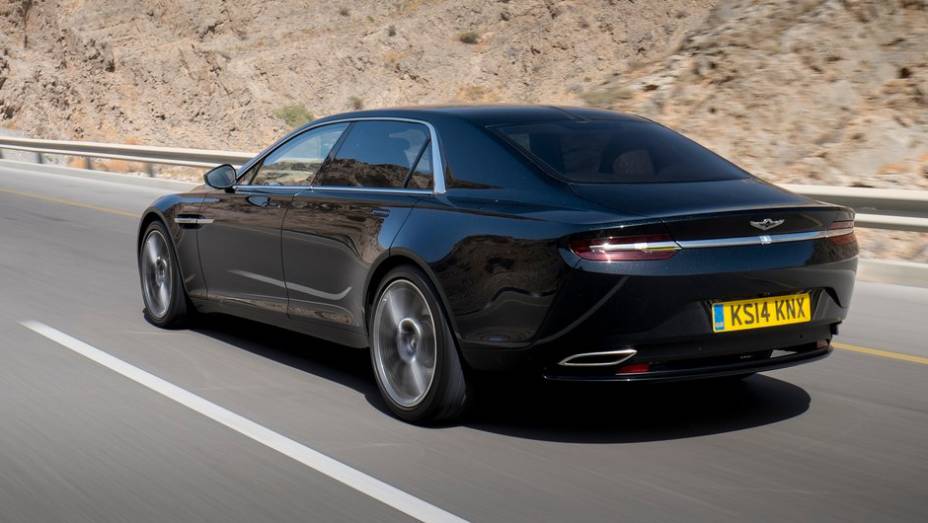 N&atilde;o h&aacute; ainda informa&ccedil;&otilde;es t&eacute;cnicas dispon&iacute;veis, apenas que ele ser&aacute; um sed&atilde; de luxo para quatro pessoas | <a href="https://beta-develop.quatrorodas.abril.com.br/noticias/fabricantes/aston-martin-lanca-lagonda-dubai-812357.shtml" rel="migration">Leia mais</a>
