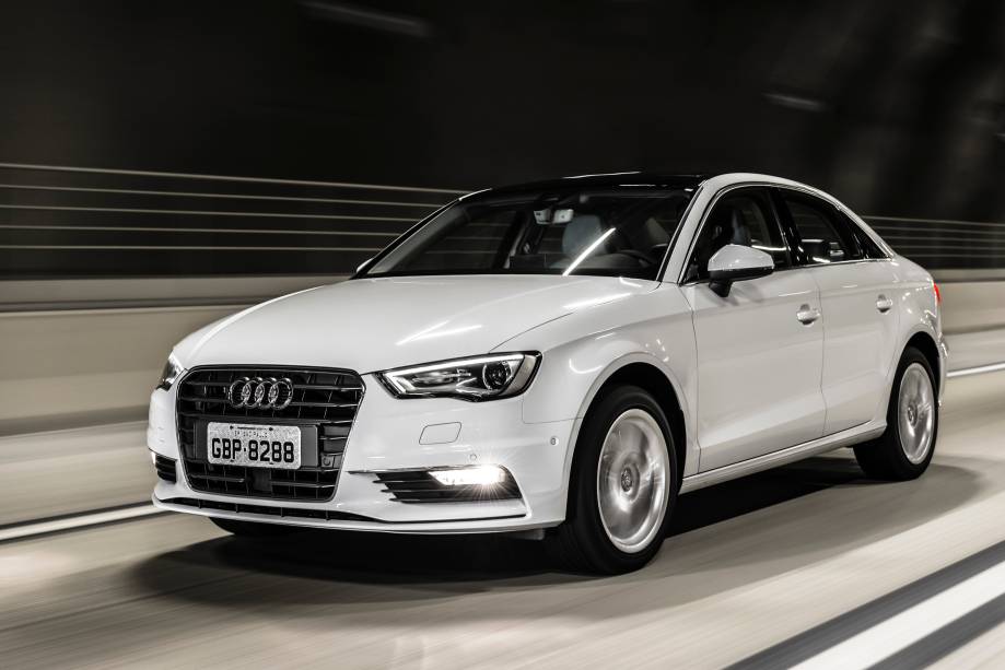 <strong>Audi A3 Sedan</strong> – A nacionalização do modelo foi o principal destaque da Audi no Brasil em 2015. Com isso, o A3 Sedan ganhou as inéditas motorizações <a href="https://beta-develop.quatrorodas.abril.com.br/materia/audi-a3-sedan-ambiente-913640" rel="1.4 turbo flex" target="_blank">1.4 turbo flex</a> e <a href="https://beta-develop.quatrorodas.abril.com.br/materia/impressoes-audi-a3-sedan-20-tfsi/" rel="2.0 turbo" target="_blank">2.0 turbo</a>. 