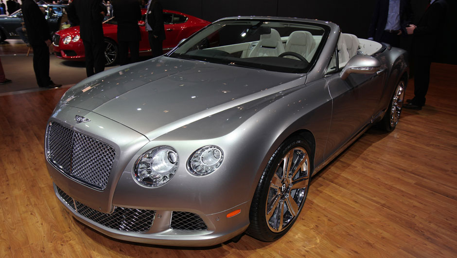 Estande do Bentley no Salão de Detroit 2012