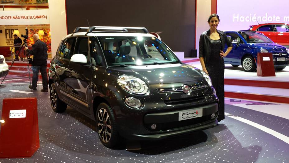 Da Fiat pegamos o 500L, compacto alongado para levar quatro pessoas de maneira mais confort&aacute;vel