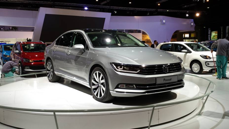 E na Volkswagen o novo sedã de luxo Passat foi revelado E na Volkswagen o novo sedã de luxo Passat foi revelado