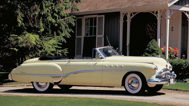 Roadmaster 1949O nome surgiu também em 1936. Ícone de luxo no pós-guerra, exibiu paralamas embutidos com respiros nos dianteiros e grade cromada com frisos verticais Roadmaster 1949O nome surgiu também em 1936. Ícone de luxo no pós-guerra, exibiu paralamas embutidos com respiros nos dianteiros e grade cromada com frisos verticais