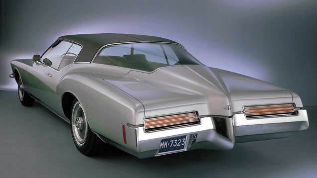 Riveira 1971O desenho fastback do Chevrolet Corvette 1963-1967, com dobras no vidro traseiro, pareceu renascer no Riviera 1971, uma ousadia rara na Buick Riveira 1971O desenho fastback do Chevrolet Corvette 1963-1967, com dobras no vidro traseiro, pareceu renascer no Riviera 1971, uma ousadia rara na Buick