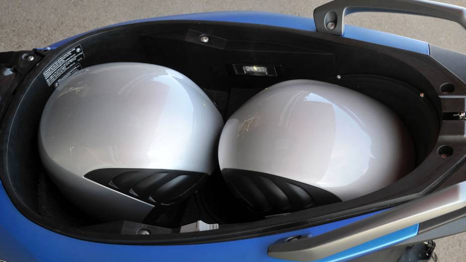 ... e um torque máximo de 6,73 mkgf a 6.000 rpm | <a href="https://beta-develop.quatrorodas.abril.com.br/moto/noticias/bmw-lanca-c-600-sport-r-52-mil-776751.shtml" rel="migration">Leia mais</a> ... e um torque máximo de 6,73 mkgf a 6.000 rpm | <a href="https://beta-develop.quatrorodas.abril.com.br/moto/noticias/bmw-lanca-c-600-sport-r-52-mil-776751.shtml" rel="migration">Leia mais</a>