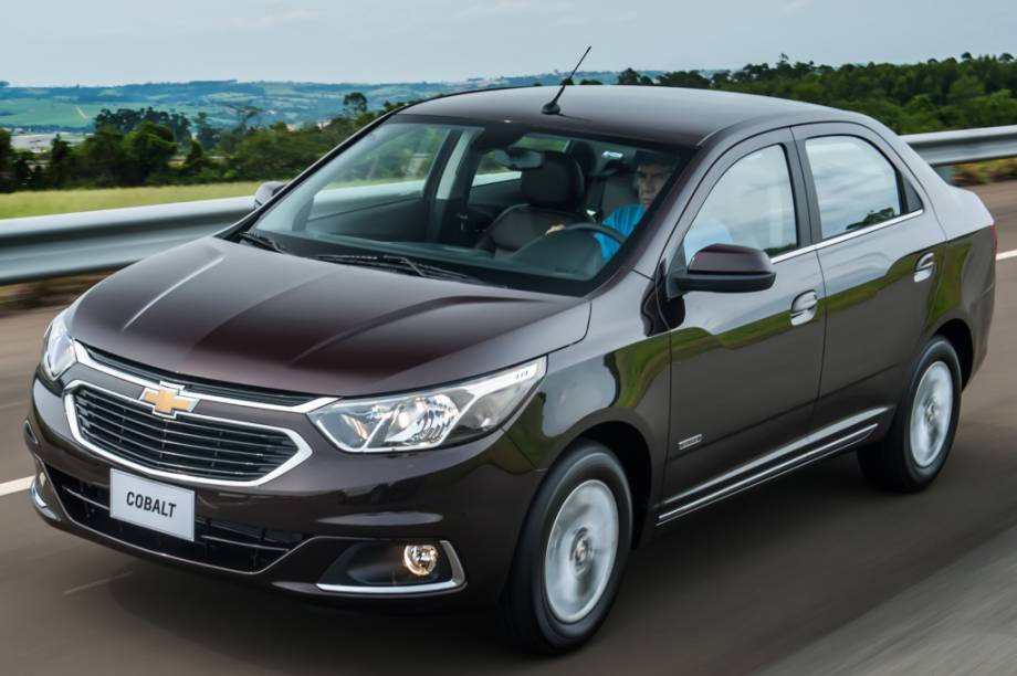 <strong>Chevrolet Cobalt</strong> &ndash; Buscando um reposicionamento na linha da marca no Brasil, o sed&atilde; mudou&nbsp;e abandonou o visual pol&ecirc;mico de 2011. Perdeu a vers&atilde;o de entrada LS e ganhou a topo de linha Elite.&nbsp;