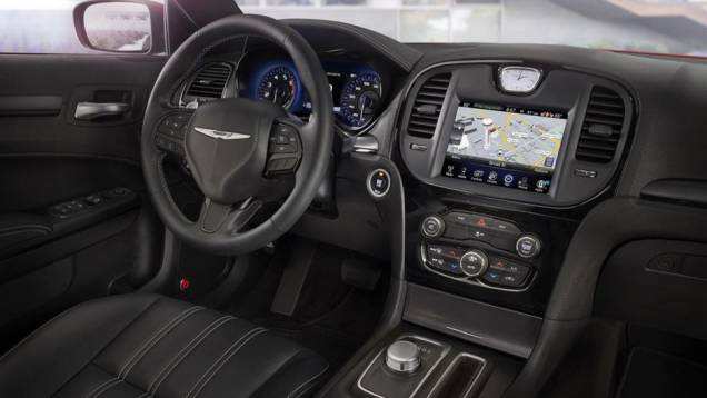 Chrysler 300 modelo 2015 lançado no Salão de Los Angeles | <a href="https://beta-develop.quatrorodas.abril.com.br/noticias/saloes/losangeles-2014/chrysler-lanca-300-2015-salao-los-angeles-816083.shtml" rel="migration">Leia mais</a> Chrysler 300 modelo 2015 lançado no Salão de Los Angeles | <a href="https://beta-develop.quatrorodas.abril.com.br/noticias/saloes/losangeles-2014/chrysler-lanca-300-2015-salao-los-angeles-816083.shtml" rel="migration">Leia mais</a>
