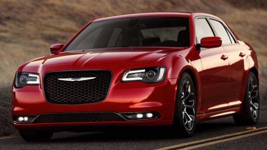 Chrysler 300 modelo 2015 lançado no Salão de Los Angeles | <a href="https://beta-develop.quatrorodas.abril.com.br/noticias/saloes/losangeles-2014/chrysler-lanca-300-2015-salao-los-angeles-816083.shtml" rel="migration">Leia mais</a>